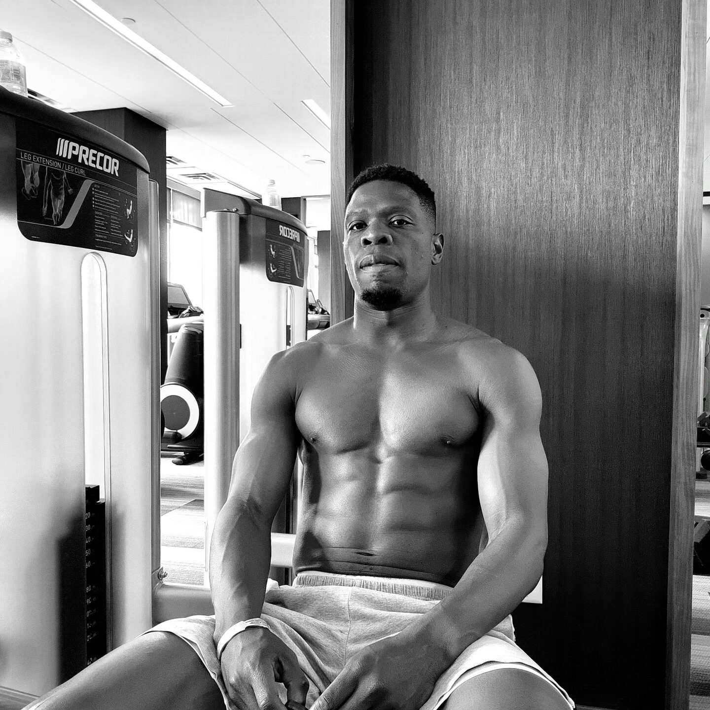 Bakaye Dibassy pendant une séance de sport