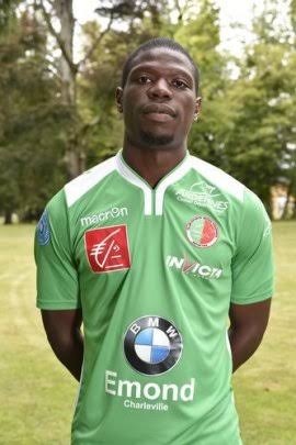 Bakaye Dibassy pendant un match de football